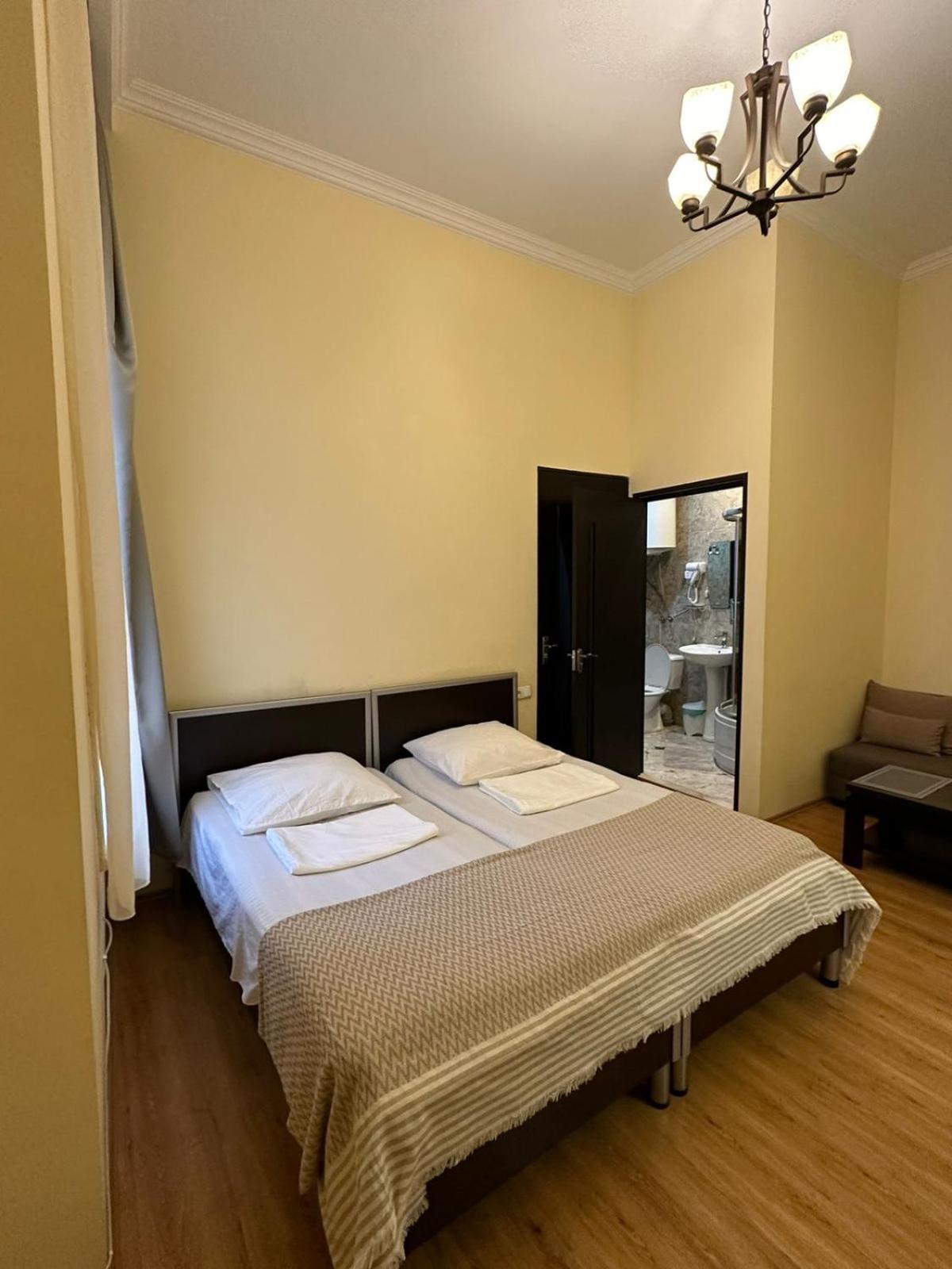 Hotel Golden Lion Sighnaghi Esterno foto